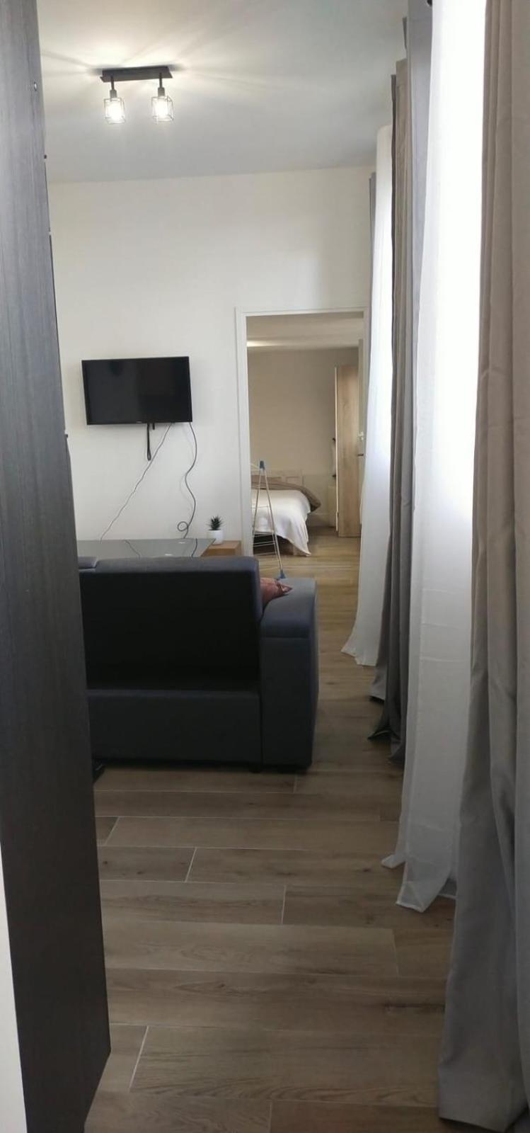 2 Piece Avec Terrasse Ensoleille Apartment Suresnes Luaran gambar