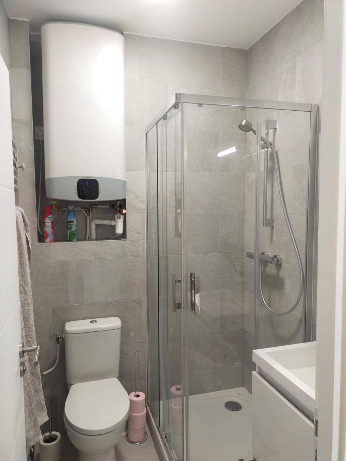 2 Piece Avec Terrasse Ensoleille Apartment Suresnes Luaran gambar