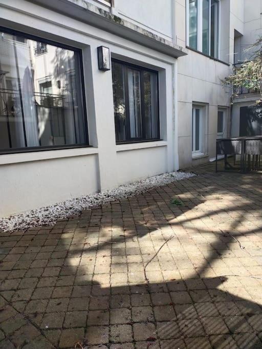 2 Piece Avec Terrasse Ensoleille Apartment Suresnes Luaran gambar