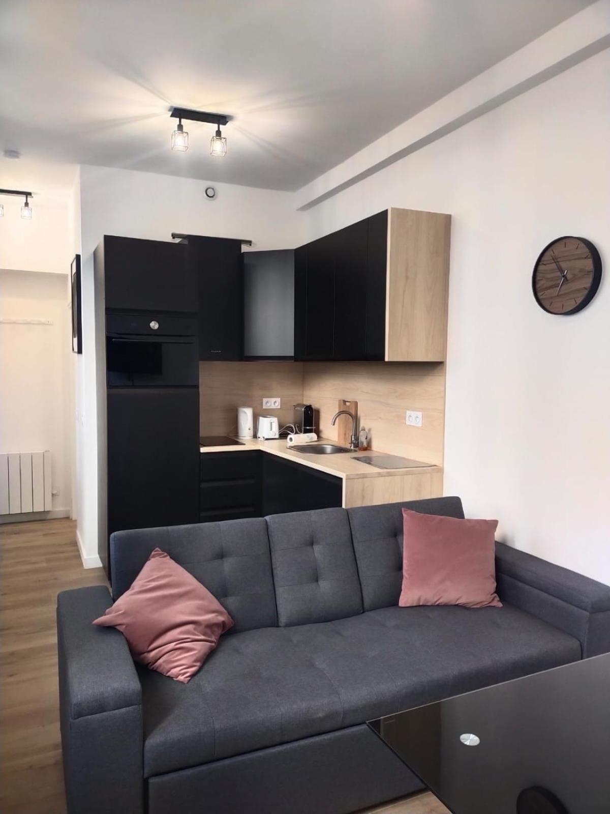 2 Piece Avec Terrasse Ensoleille Apartment Suresnes Luaran gambar
