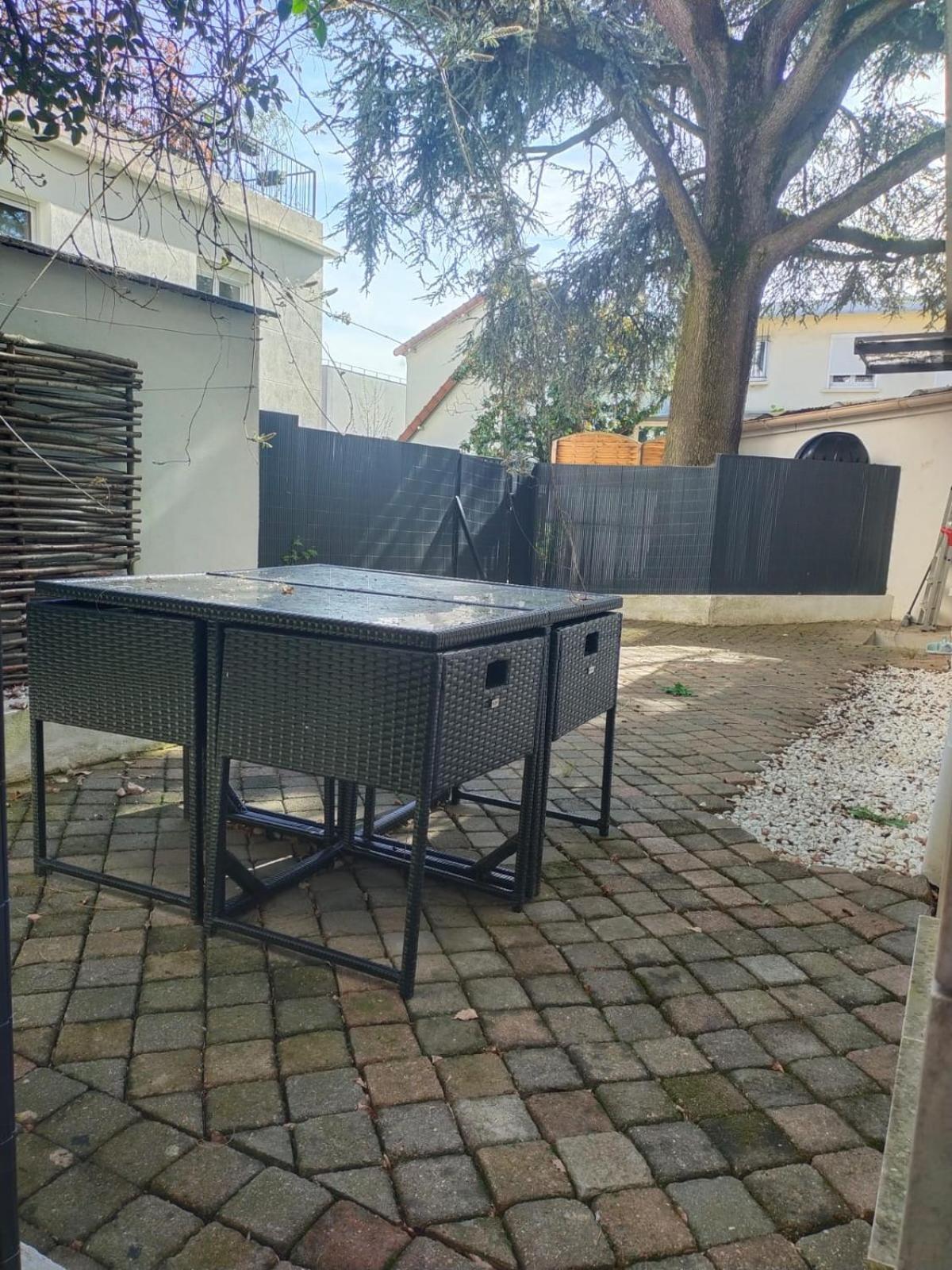 2 Piece Avec Terrasse Ensoleille Apartment Suresnes Luaran gambar